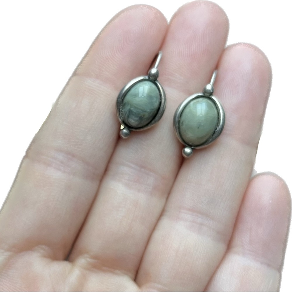🎈$10 add on - Silver lever-back EARRINGS.